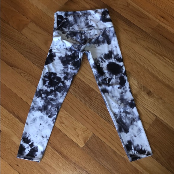 Woman’s athletic leggings - Picture 2 of 2